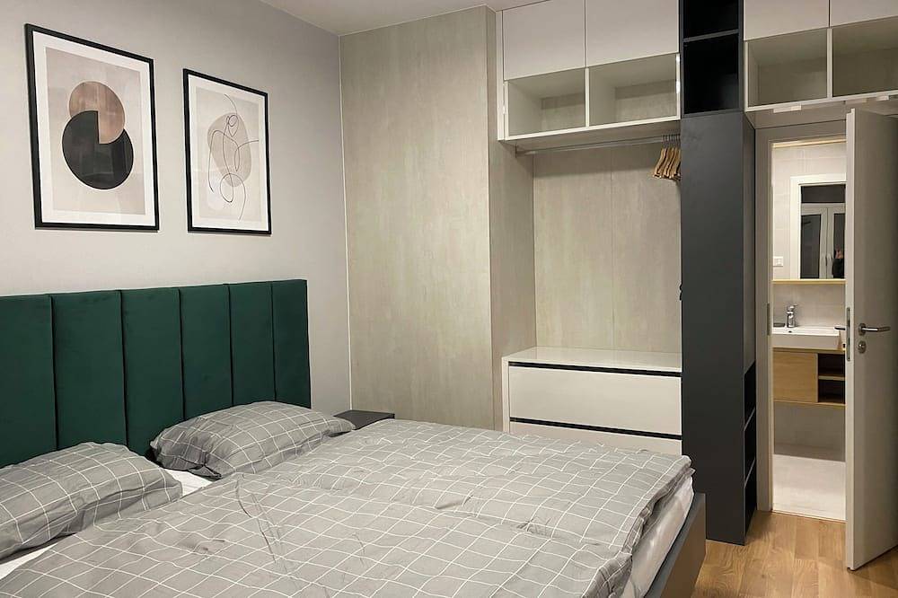 Entire apartment, Chic 1-bedroom apartment with Ac, Wifi close to Bratislava's downtown in Bratislava, Bratislava region