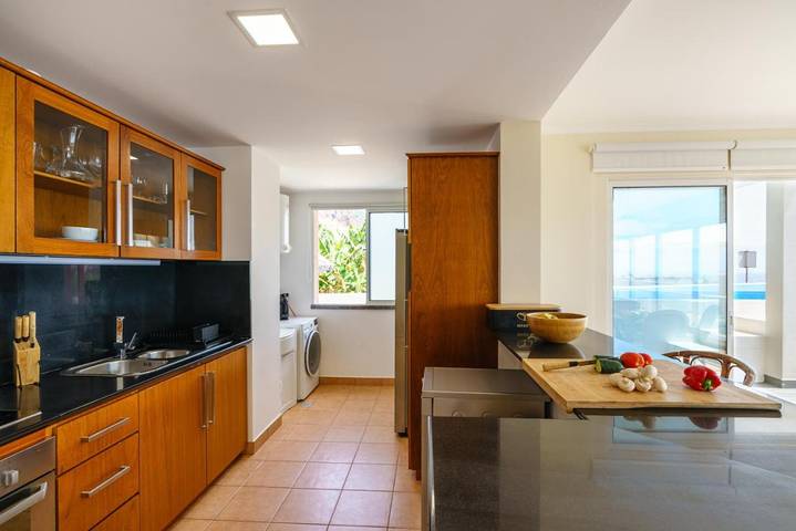 Gîte pour 4 personnes, avec vue et piscine à Paul Do Mar - 2