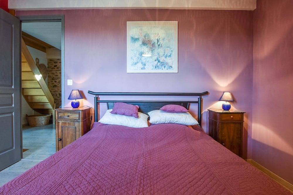 Holiday home with private terrace in Saint-Beauzire, Massif Central