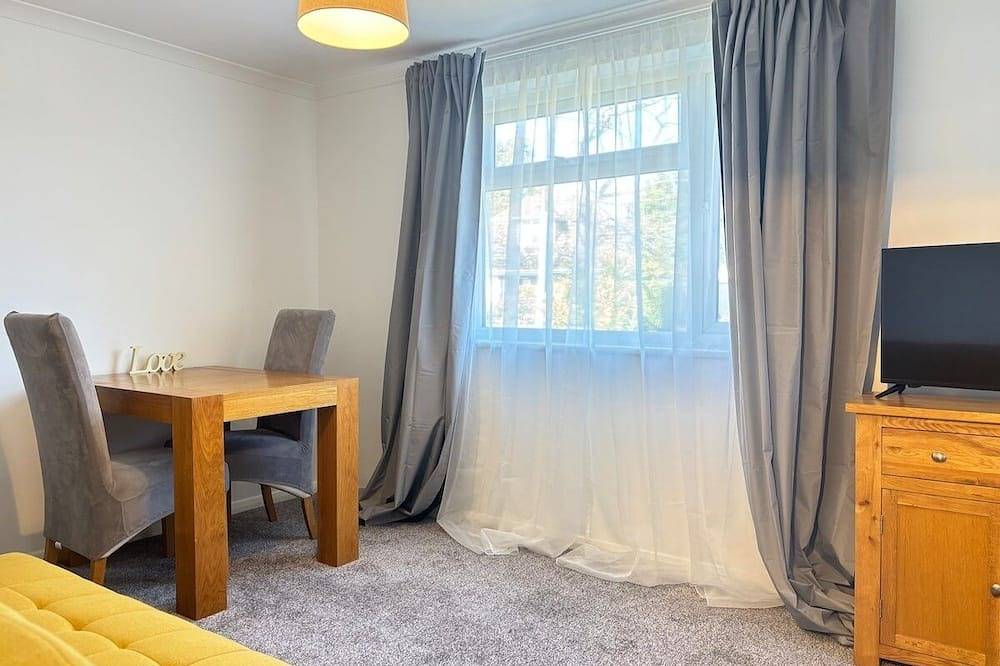 Apartamento entero, 1-Bed Flat • Free Parking • 5 Min Lgw Airport in Crawley, Sussex Occidental