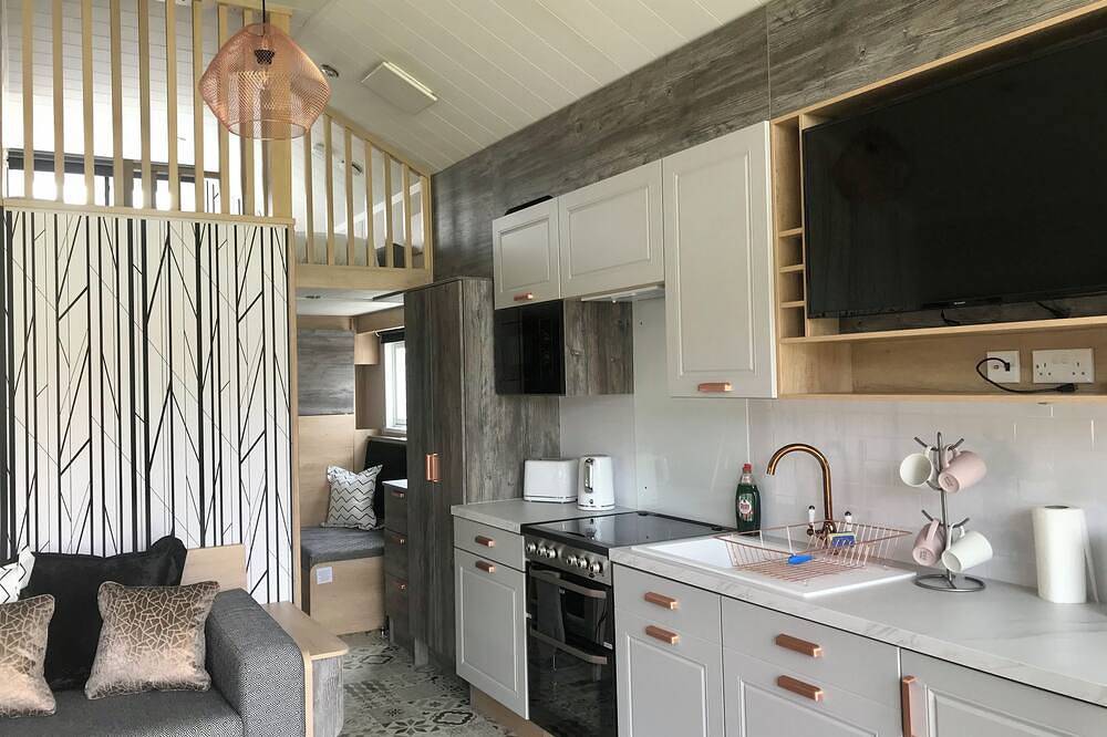 2 Bed Lodge - Sleeps 4 - Parking - Wifi in Inverness, Highlands