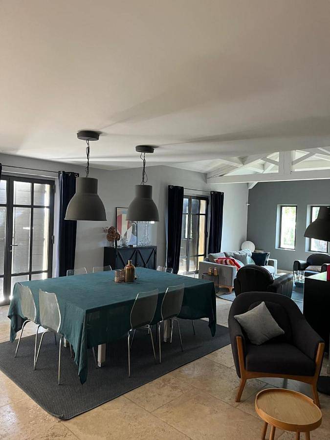 Location de vacances pour 8 personnes, avec jardin et piscine ainsi que terrasse et vue à Gigondas - 4