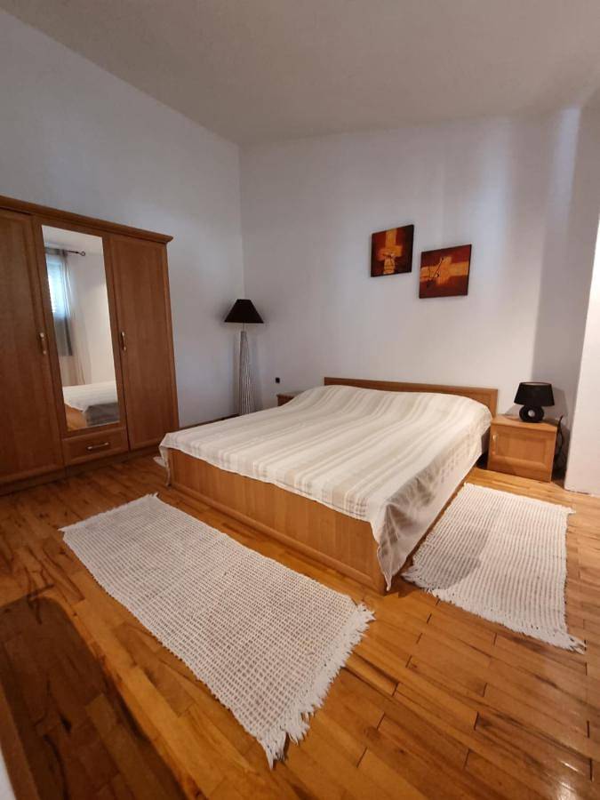 Maison d’hôte pour 8 personnes, avec Balcon et Terrasse ainsi que Jardin et Vue à Makarska - 2