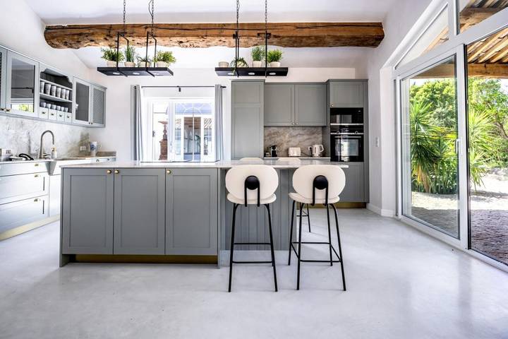 Appart’hôtel pour 4 personnes, avec jardin ainsi que piscine et jacuzzi