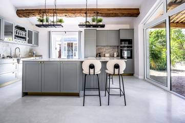 Cottage pour 4 personnes, avec jacuzzi ainsi que jardin et piscine à Aubussargues