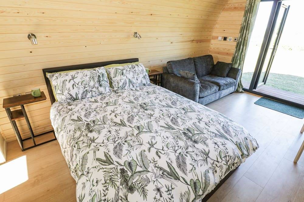 Ailsa Craig, pet friendly, character holiday cottage in Great Witley in Worcestershire