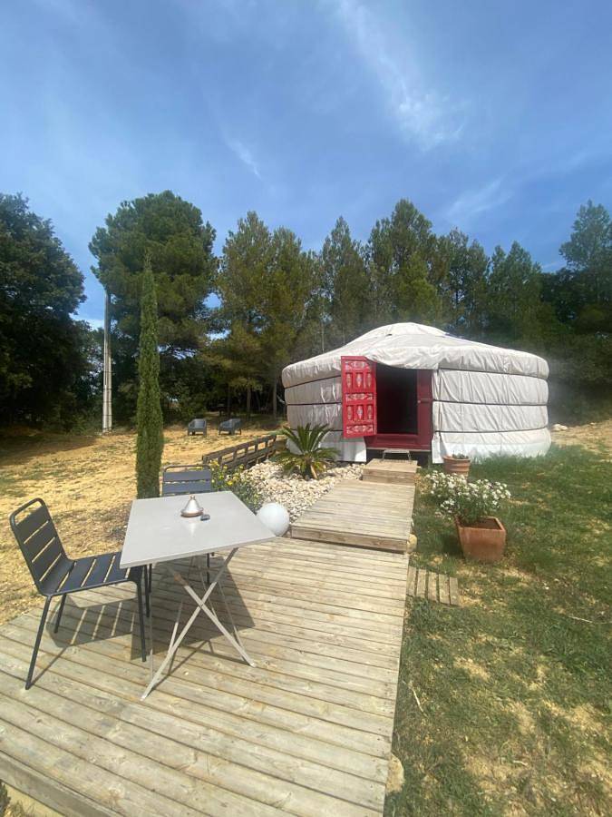 Tente pour 4 personnes, avec jardin ainsi que terrasse et vue, animaux acceptés dans l' Hérault - 2