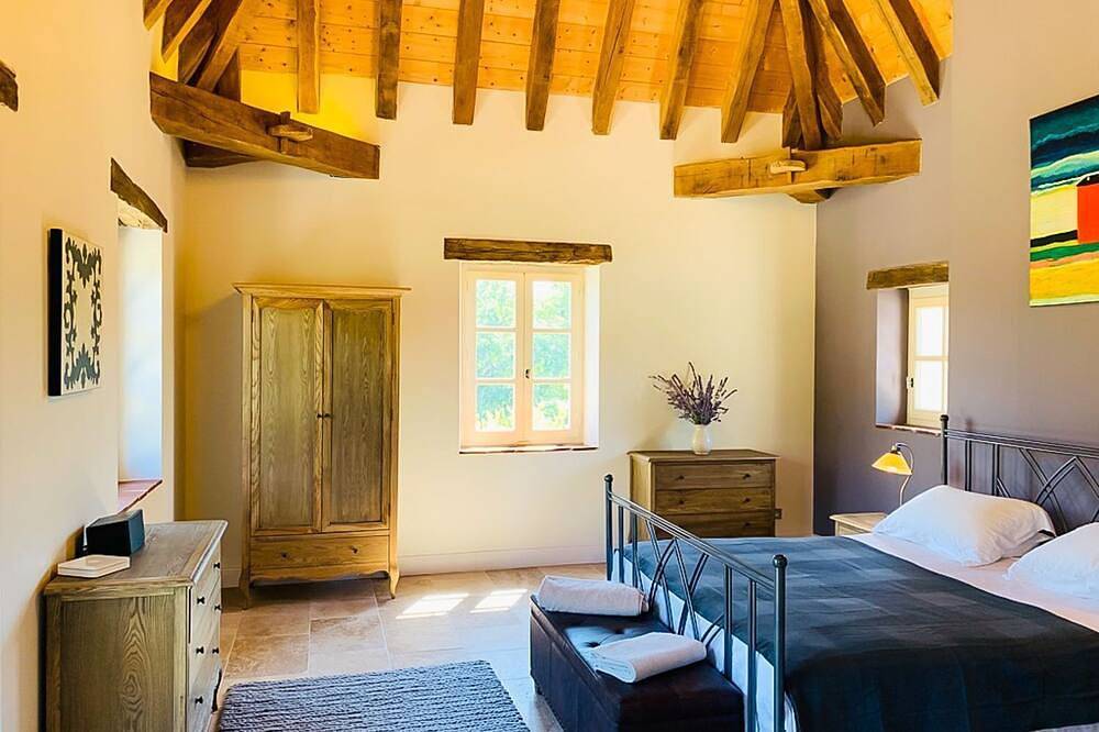 Maison Roques - Six Chambres Villa, Couchages 12 in Gers