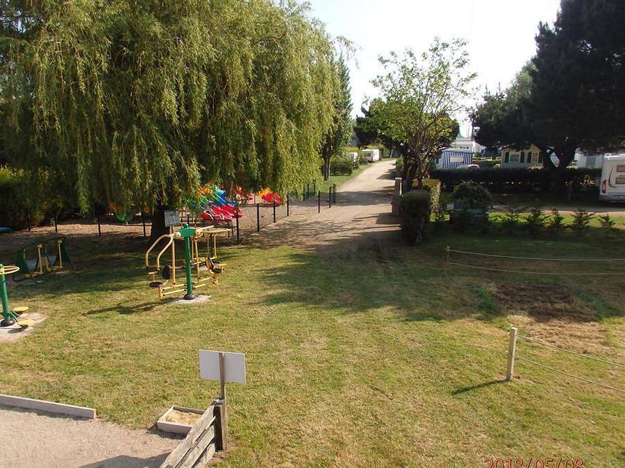 Camping Paradis - Les Palmiers - Mobilhome 4 personas - Mh 2 Habitaciones Confort 4pers + Terraza semicubierta in Saint-Philibert, Côte des Mégalithes