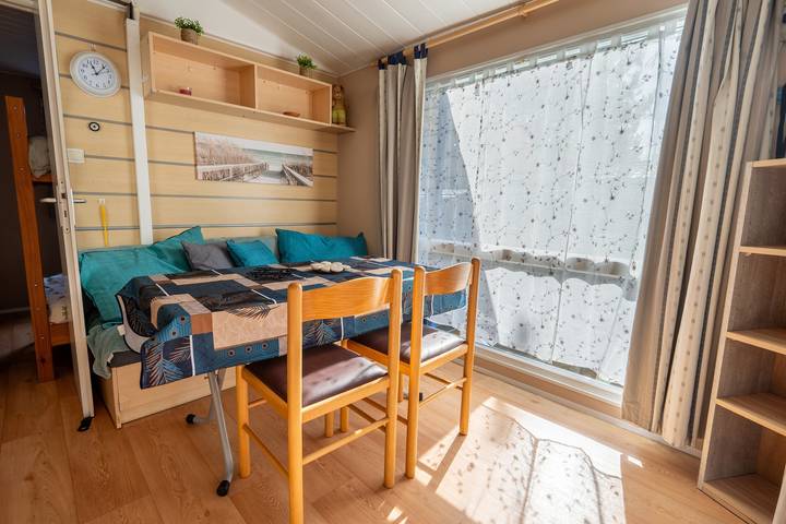 Estancia Confortable y Relajante en Les Mathes: Mobilhome 4 Personas con Jardín Privado y Tenis in Les Mathes, Côte de Beauté