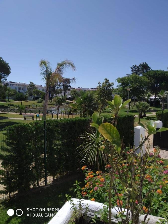 Apartamento para 4 personas, con vistas además de piscina y jardín en Isla Cristina