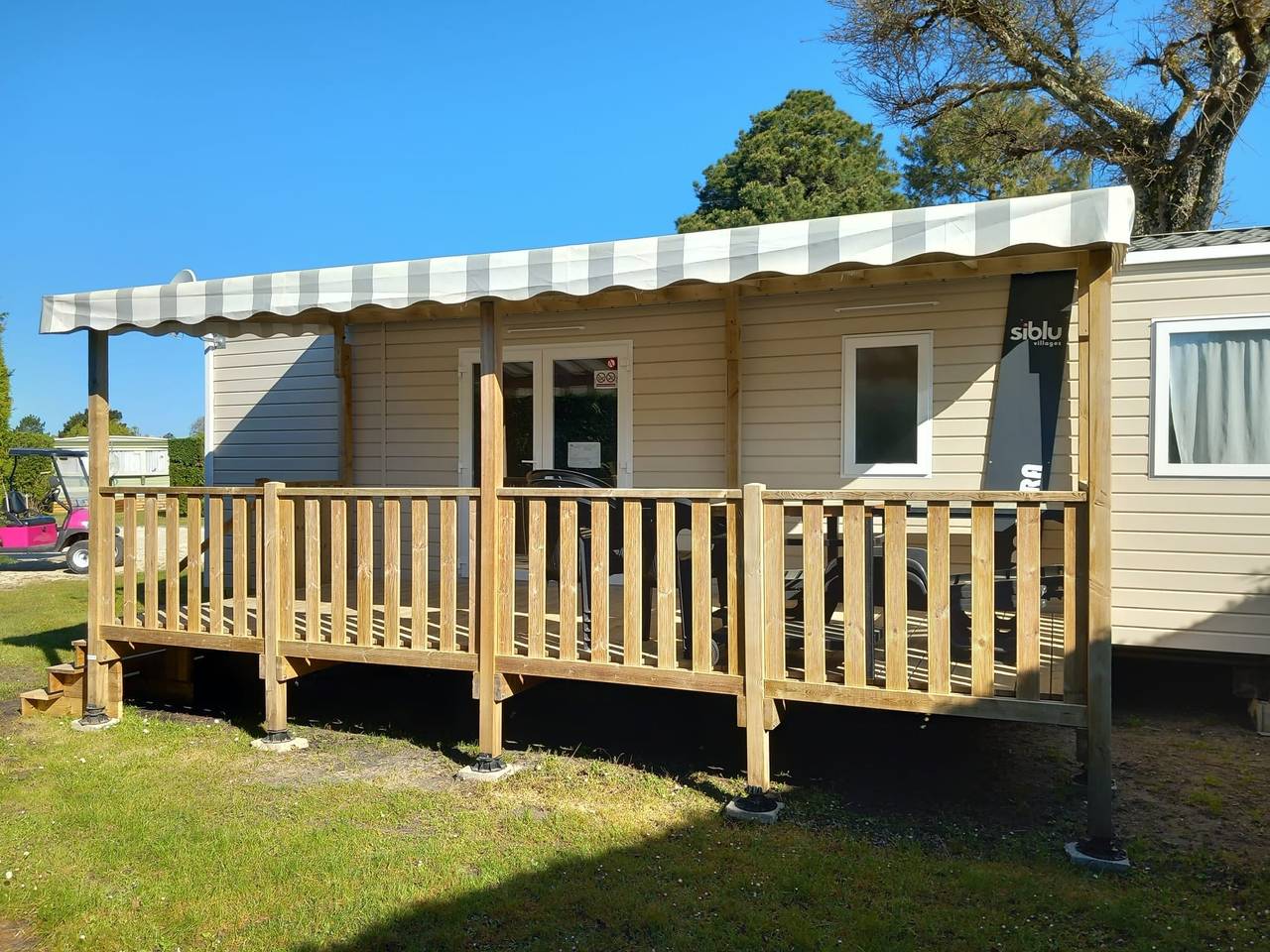 Mobile Home 'Bora-Bora' with Shared Pool, Private Terrace and Private Garden in Les Mathes, Côte de Beauté