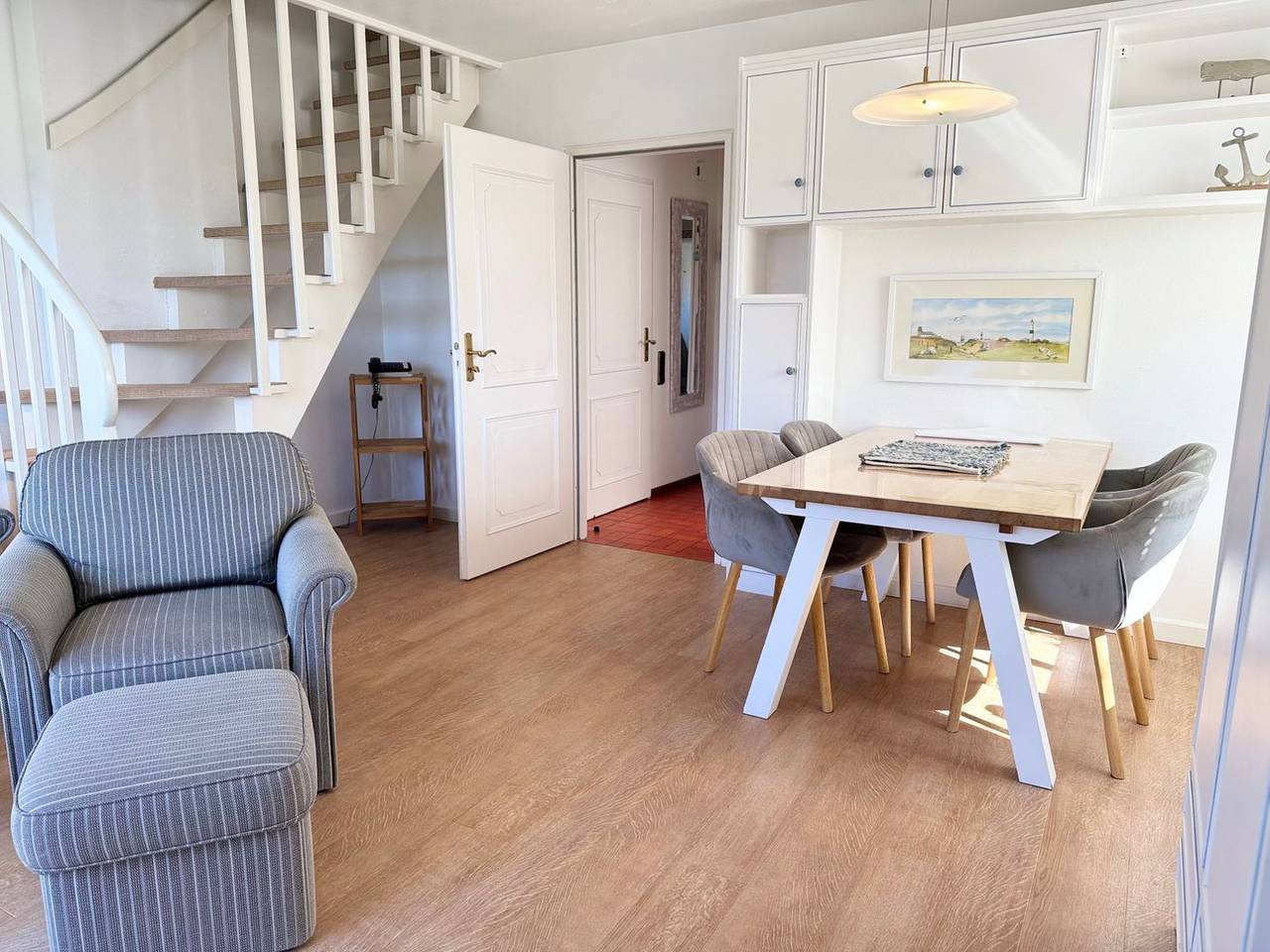 Ganze Wohnung, Individuell eingerichtetes Ferienappartement im Ober- und Dachgeschoss in Wenningstedt, Sylt