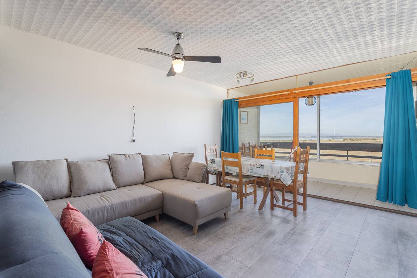 Appartement entier, Appartement 'Vue Sur Mer' avec vue sur la mer, balcon et Wi-Fi in Saint-Cyprien-Plage, Saint-Cyprien