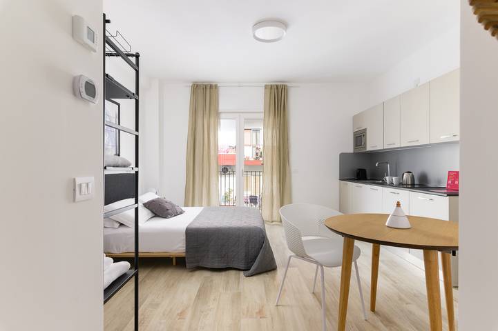 Vacation rental for 2 people, with balcony in Bari