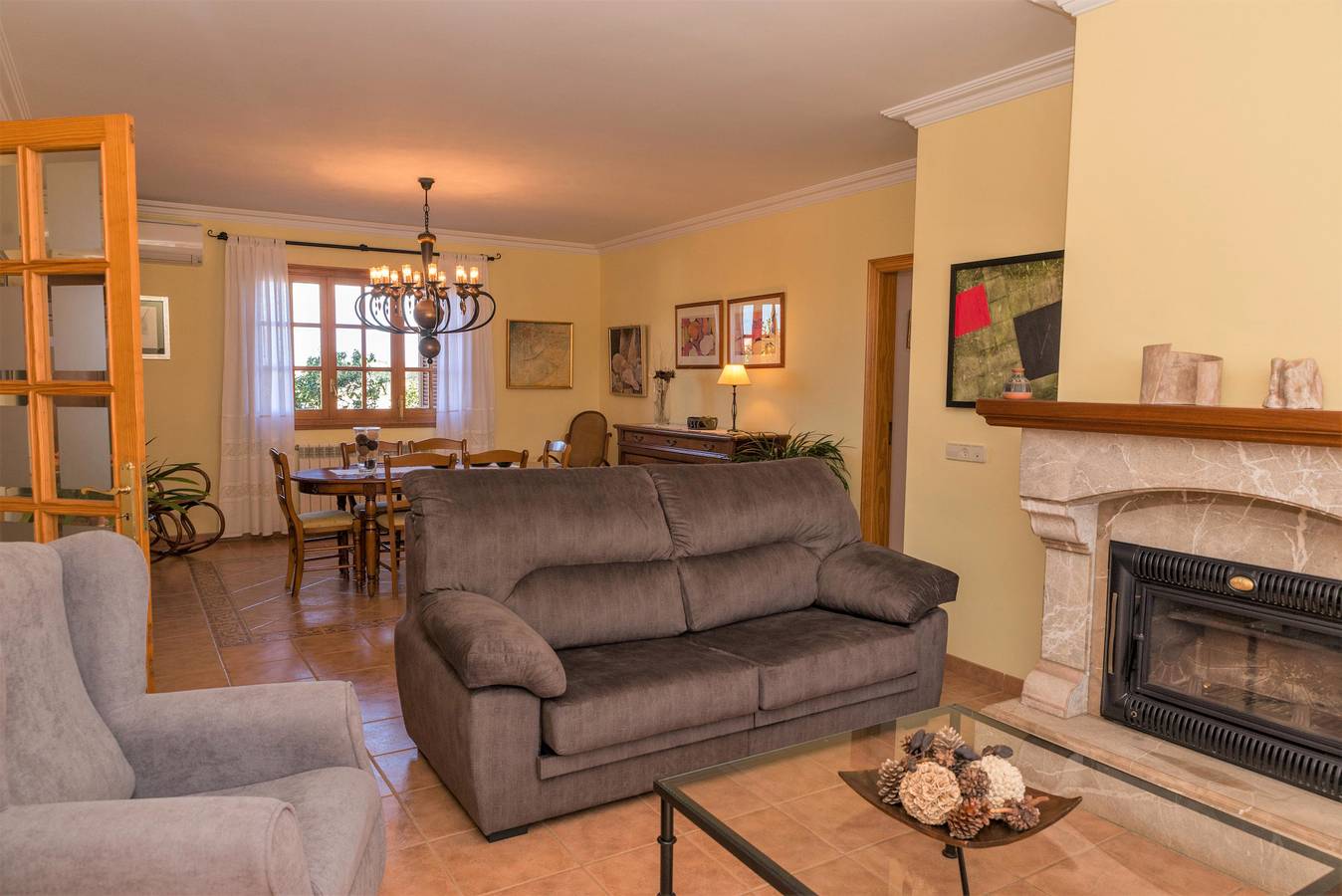 Vernissa de Apolonia in Santa Margalida, North Majorca