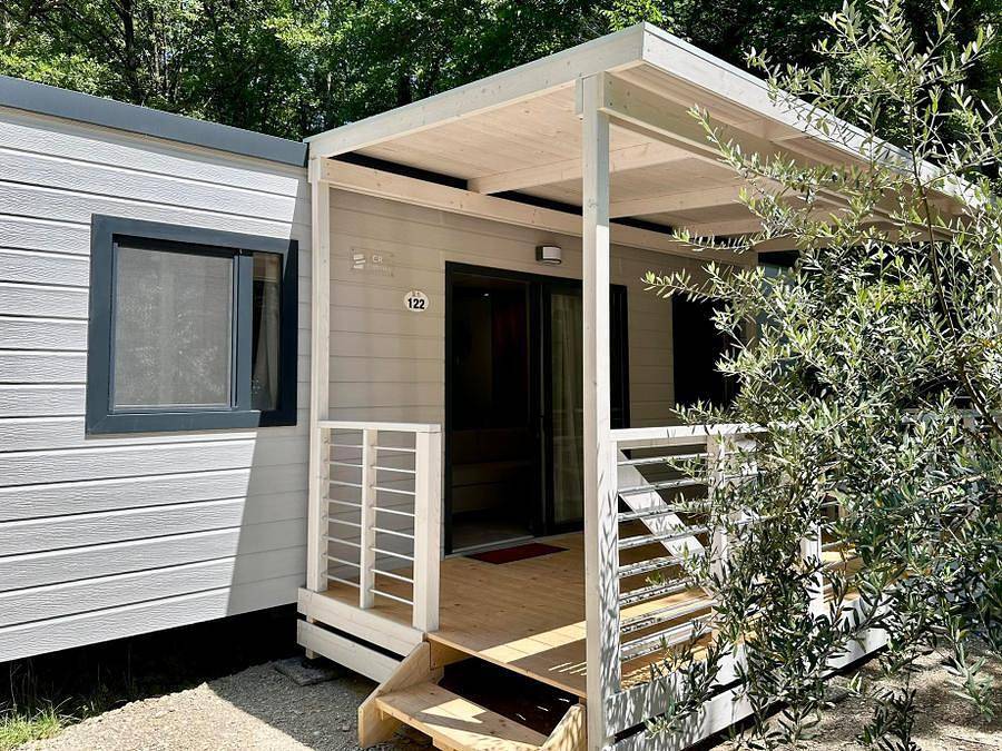 Camping Village Mugello Verde - Casa mobile 2 persone - Casa mobile Deluxe con 2 camere da letto - 2 bagni (2 persone comprese - 2 persone in più possibili con supplemento, contattare il campeggio) in Scarperia e San Piero, Firenze province