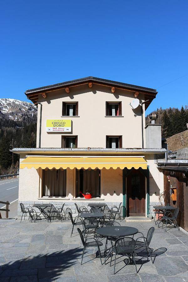 Twin Room with Private Bathroom in Poschiavo, Livigno Alpen
