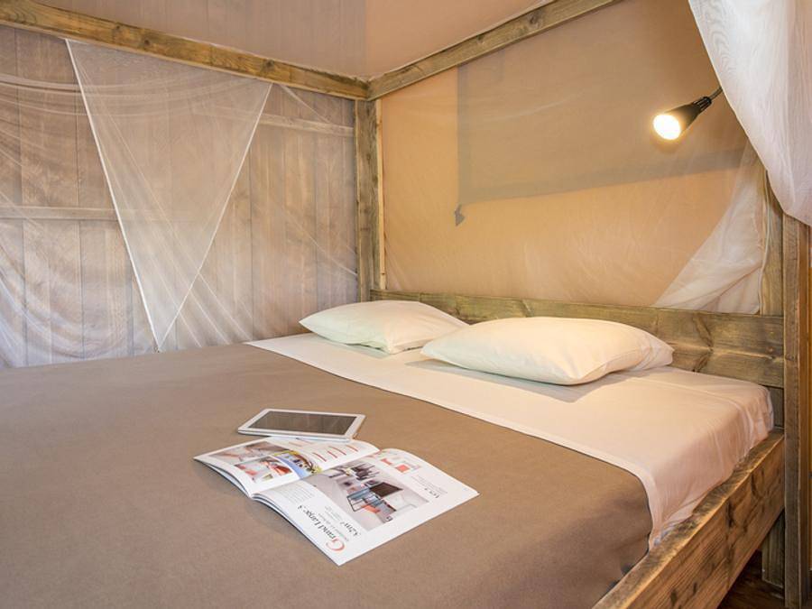 Camping de la Liez - Ciela Village - Safarizelt 5 personen - Zelt Ciela Nature Lodge - 2 Schlafzimmer - Voll ausgestattete Küche - Badezimmer in Peigney, Haute-Marne