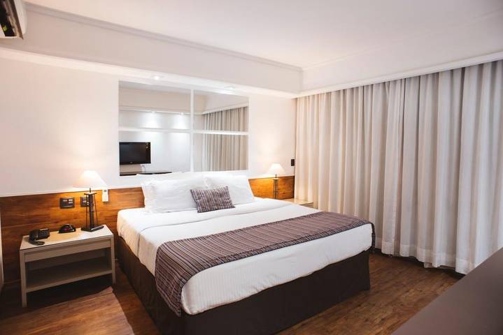 Pousadas para 2 pessoas, com piscina e balcão e ainda sauna em Campinas