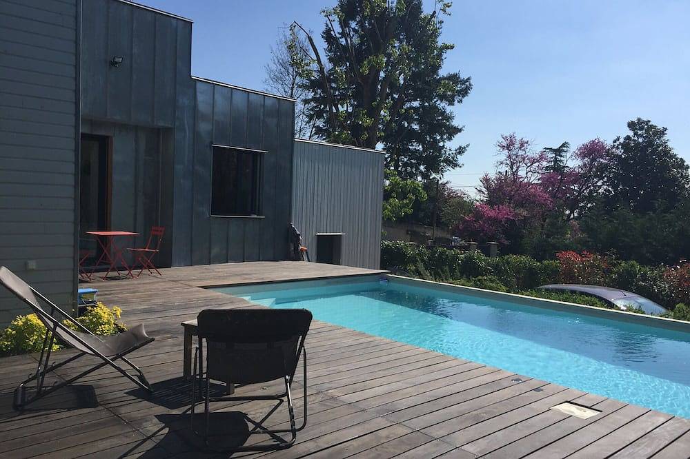 Villa contemporaine piscine privée 4,5 X 8. Farniente détente et proximité Lyon in Saint-Didier-au-Mont-d'Or, Lyon et ses environs