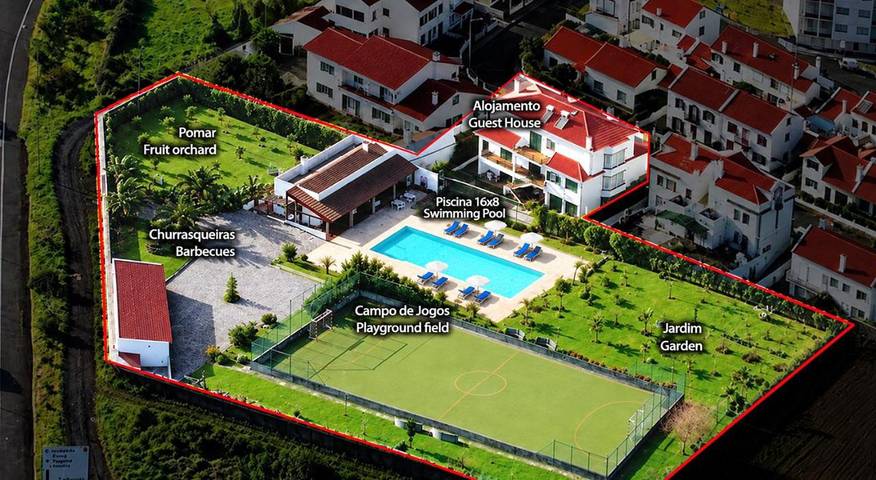 Casa de huéspuedes para 2 personas, con Terraza además de Jardín y Piscina en Ponta Delgada