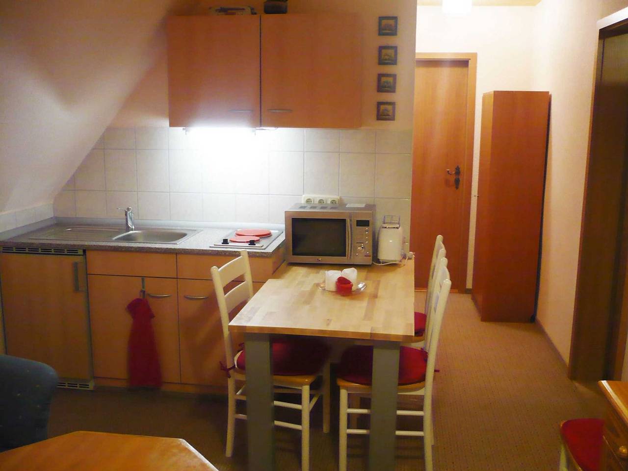 Ganze Ferienwohnung, Egons Hüsing - Große Fewo in Neuendorf Insel Hiddensee, Hiddensee