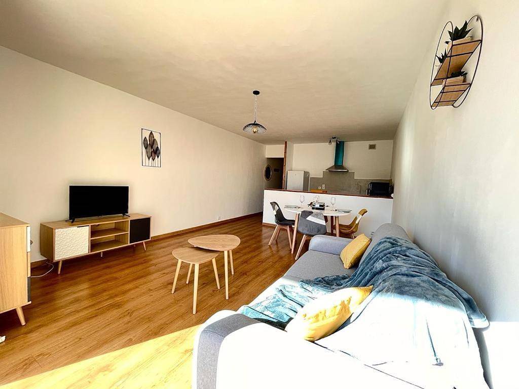 Appartement entier, U061 - Grand studio rénové - Vue montagne in Gréolières les Neiges, Gréolières