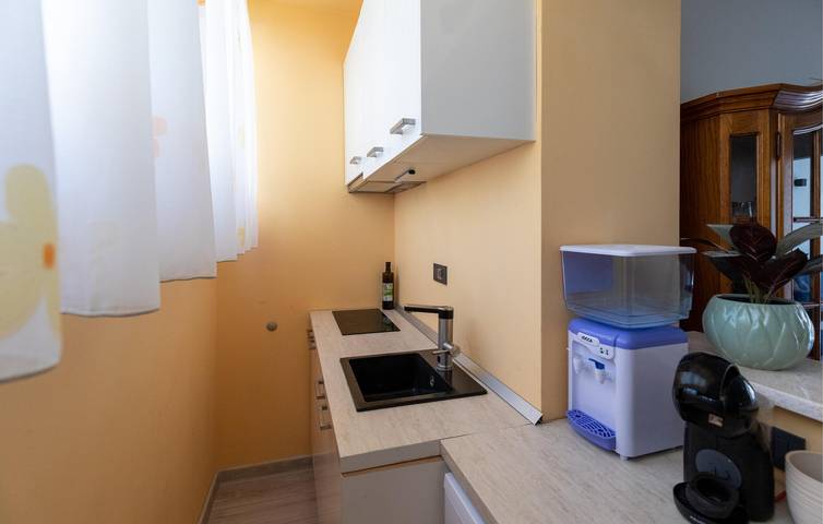 Ganze Ferienwohnung, Sonnige 2-Zimmer-Wohnung mit Terrasse in der Nähe von Ploče und der Küste in Ploce, Dubrovnik-Neretva