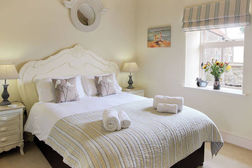 5 bedroom accommodation in Scalby, Scarborough in Scarborough, North York Moors National Park