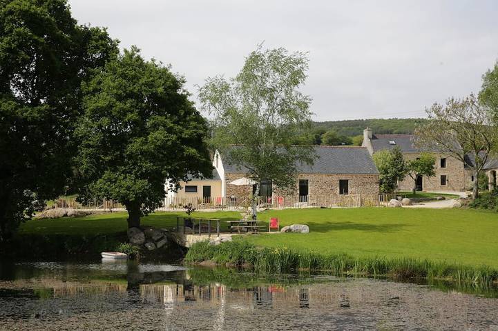 Gîte pour 8 personnes, avec Terrasse et Jardin à Plogonnec