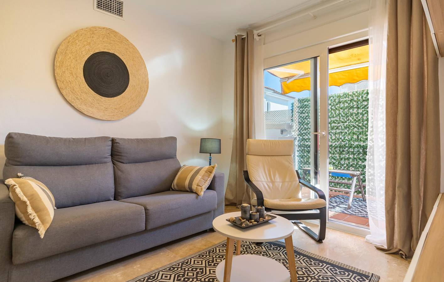 Apartamento vacacional entero, Playa Ancha Retiro con Piscina y WiFi in Playa Gaviotas, Manilva