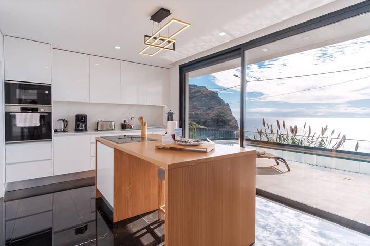Location de vacances pour 6 personnes, avec Balcon ainsi que Jardin et Piscine à Ribeira Brava - 2