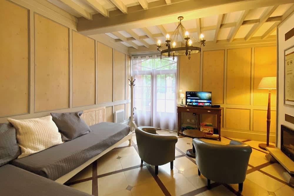 El Huchier Lodge fue diseñado con la comodidad necesaria para 2-4 personas. in Nuits, Región de Avallon