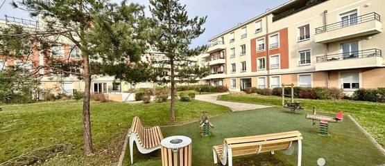 Chambre d’hôte pour 3 personnes, avec balcon à Trappes