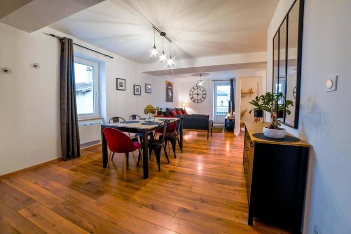 Gîte pour 8 personnes, avec Balcon et Vue à Voiron