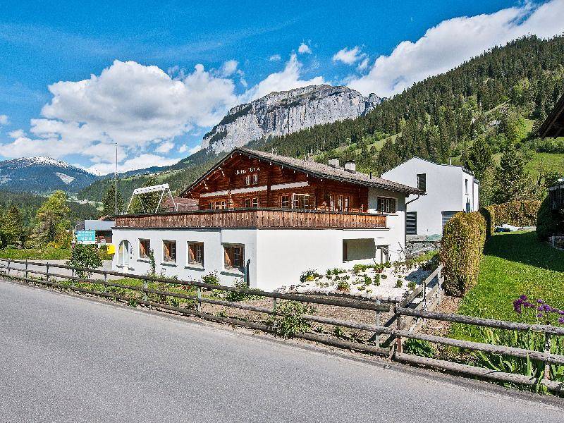 Hotel Ustria Parlatsch - Einzelzimmer mit Etagendusche in Trin Mulin, Trin