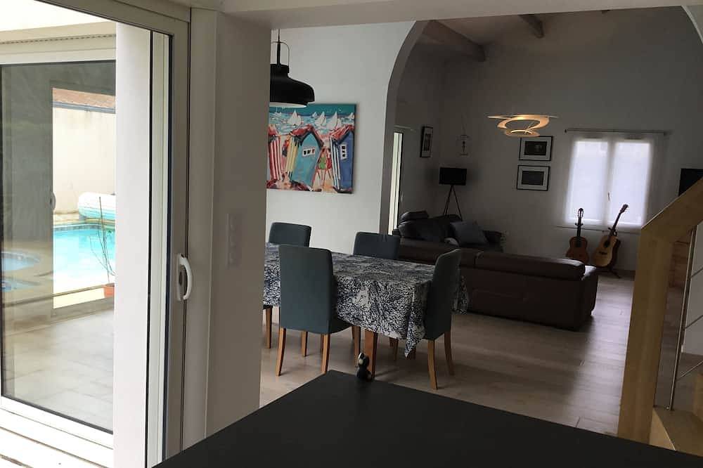Villa luminosa en una zona verde, cerca de La Rochelle y la Ile de Ré in Périgny, Región de La Rochelle