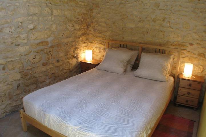 Gîte pour 6 personnes, avec Terrasse ainsi que Jardin et Piscine à Saint-Simon-de-Pellouaille - 3