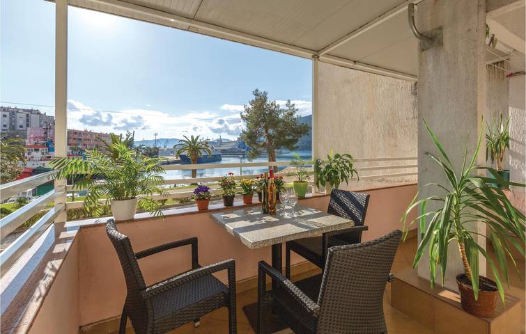 Ganze Ferienwohnung, Apartment mit Meerblick und Terrasse in der Nähe des Stadtzentrums von Ploče in Ploce, Dubrovnik-Neretva