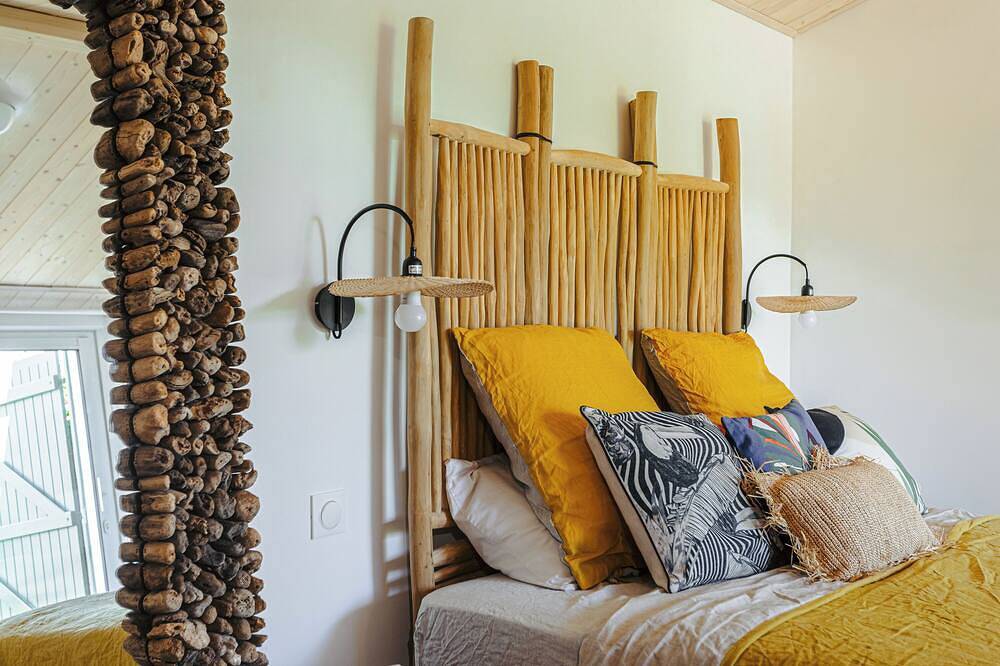 Bed and Breakfast 'Esprit Rétais' with Air Conditioning in Sainte-Marie-de-Ré, Ile de Re