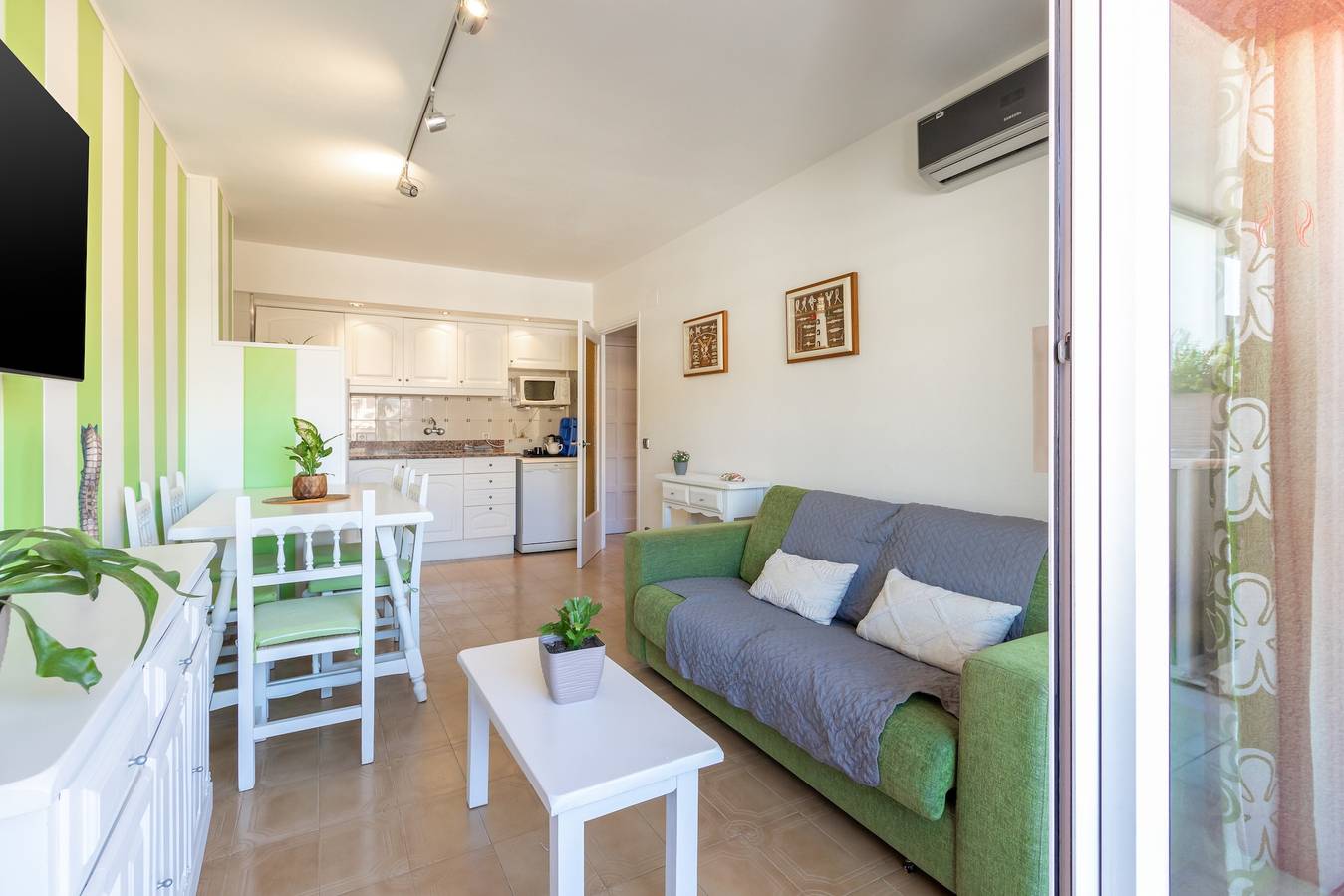 Apartamento entero, Apartamento 'Salines' con piscina compartida, balcón y aire acondicionado in L' Estartit, Estartit