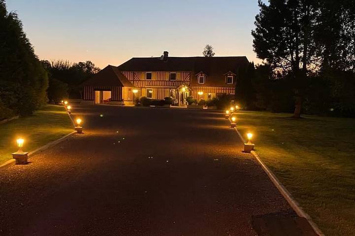 Location de vacances pour 12 personnes, avec jardin à Clarbec