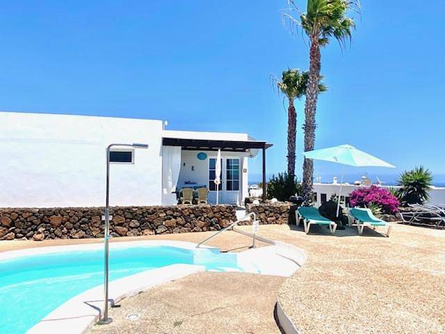 Bungalow für 4 Personen, mit Garten und Ausblick sowie Terrasse und Pool in Puerto del Carmen - 4