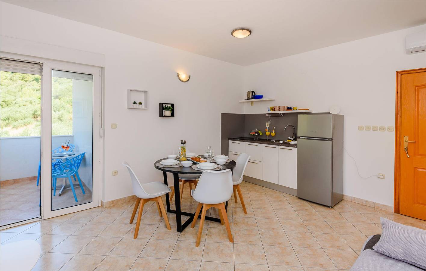 Ganze Ferienwohnung, Reizendes Apartment mit Meerblick, Pool, Terrasse und Küche – 1 km vom Strand entfernt in Klek, Dubrovnik-Neretva