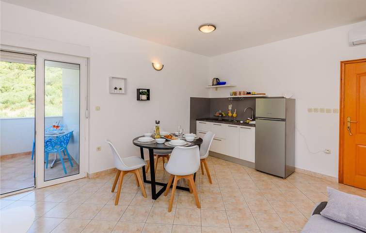 Ganze Ferienwohnung, Reizendes Apartment mit Meerblick, Pool, Terrasse und Küche – 1 km vom Strand entfernt in Klek, Dubrovnik-Neretva