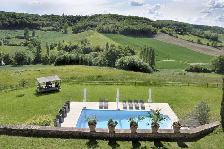 Chambre d’hôte pour 2 personnes, avec Balcon et Terrasse ainsi que Jardin et Piscine à Penne-d'Agenais
