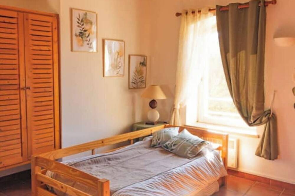 Gîte de charme pour 5 personnes au cœur du massif de Fontfroide,piscine & tennis in Narbonne, Côte méditerranéenne (France)
