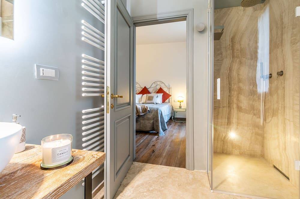 Villa Siena is 4 km from Siena 10Pax Ac, Pool & Spa total privacy. in Siena, Siena Province