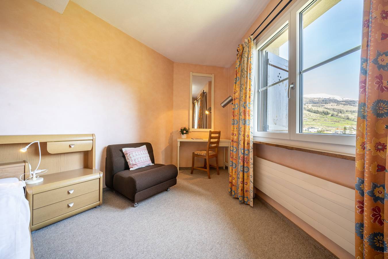 Ganze Wohnung, 7004 Gemütlich eingerichtete Wohnung mit wunderschön bewachsener Terrasse in Vulpera, Tarasp